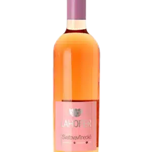 Lahofer Svatovavřinecké rosé – láhev moravského růžového vína připravená k servírování na slavnostní akci