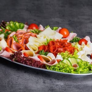 Obložená mísa mix 1200 g – bohatá studená mísa s výběrem uzenin, sýrů a zeleniny pro catering
