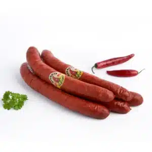 Čertová klobása – vakuově balená pikantní klobása s česnekem a paprikou